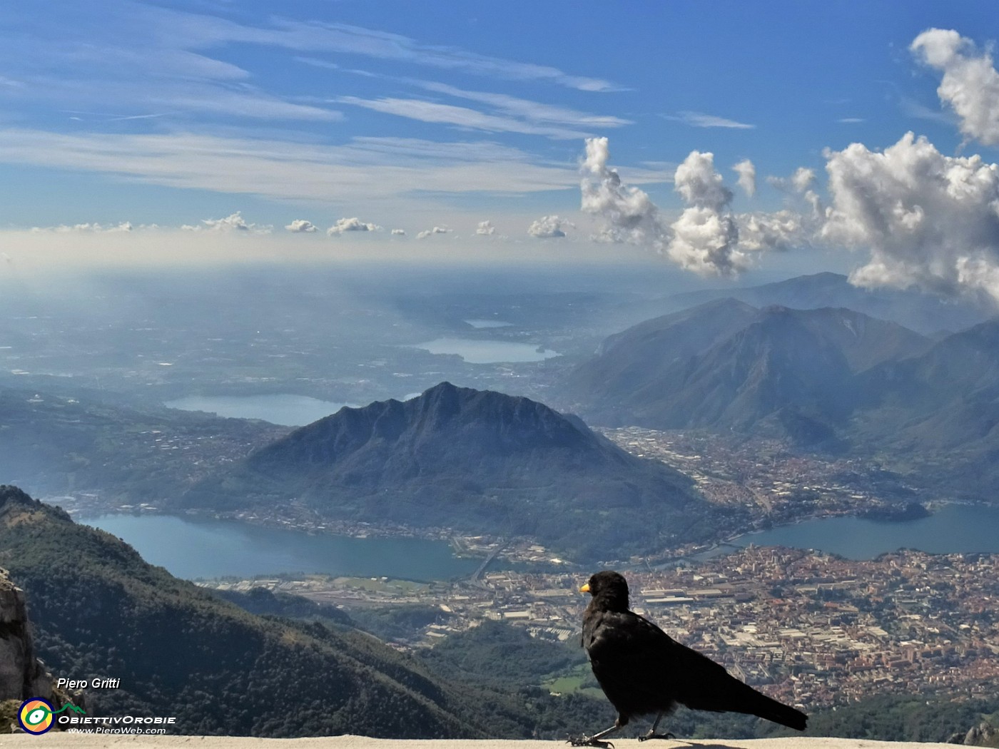 41 Lecco, i suoi laghi, i suoi monti, al centro il Monte Barro.JPG